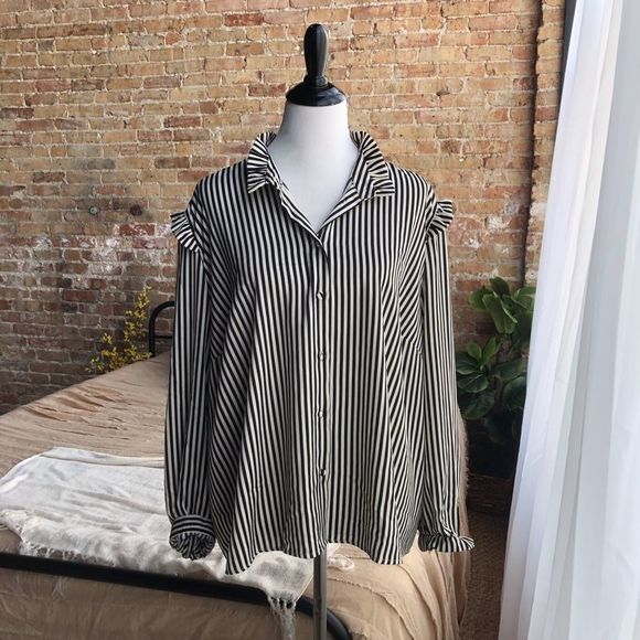 Who What Wear Striped Button Down Blouse Flutter Ruffle Sleeve Top - Picture 1 of 3